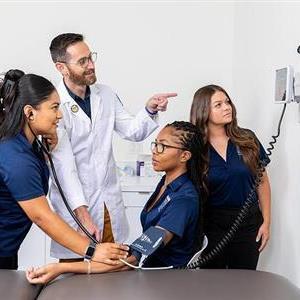 0613_pbc_patient_examination_20250624-small.jpg