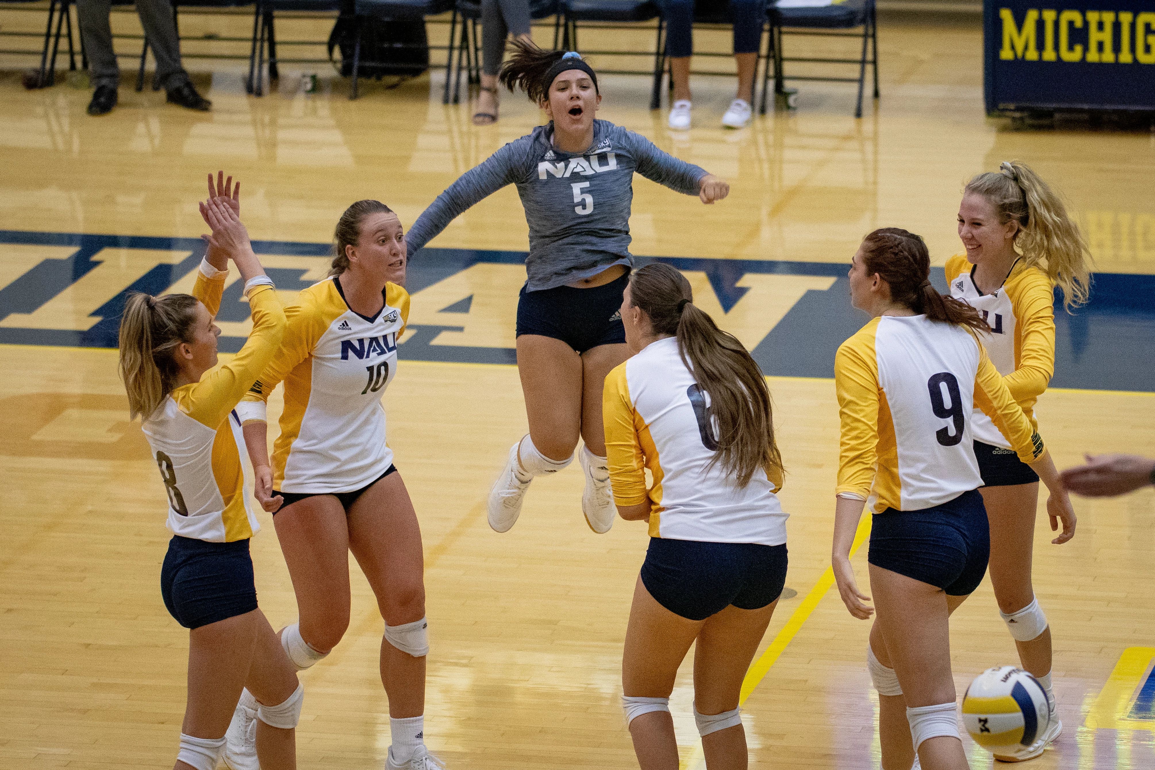 0104_womens_volleyball_20190830 (1).jpg