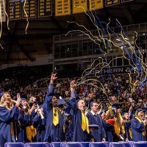 8586_commencement_20220507 (1).jpg