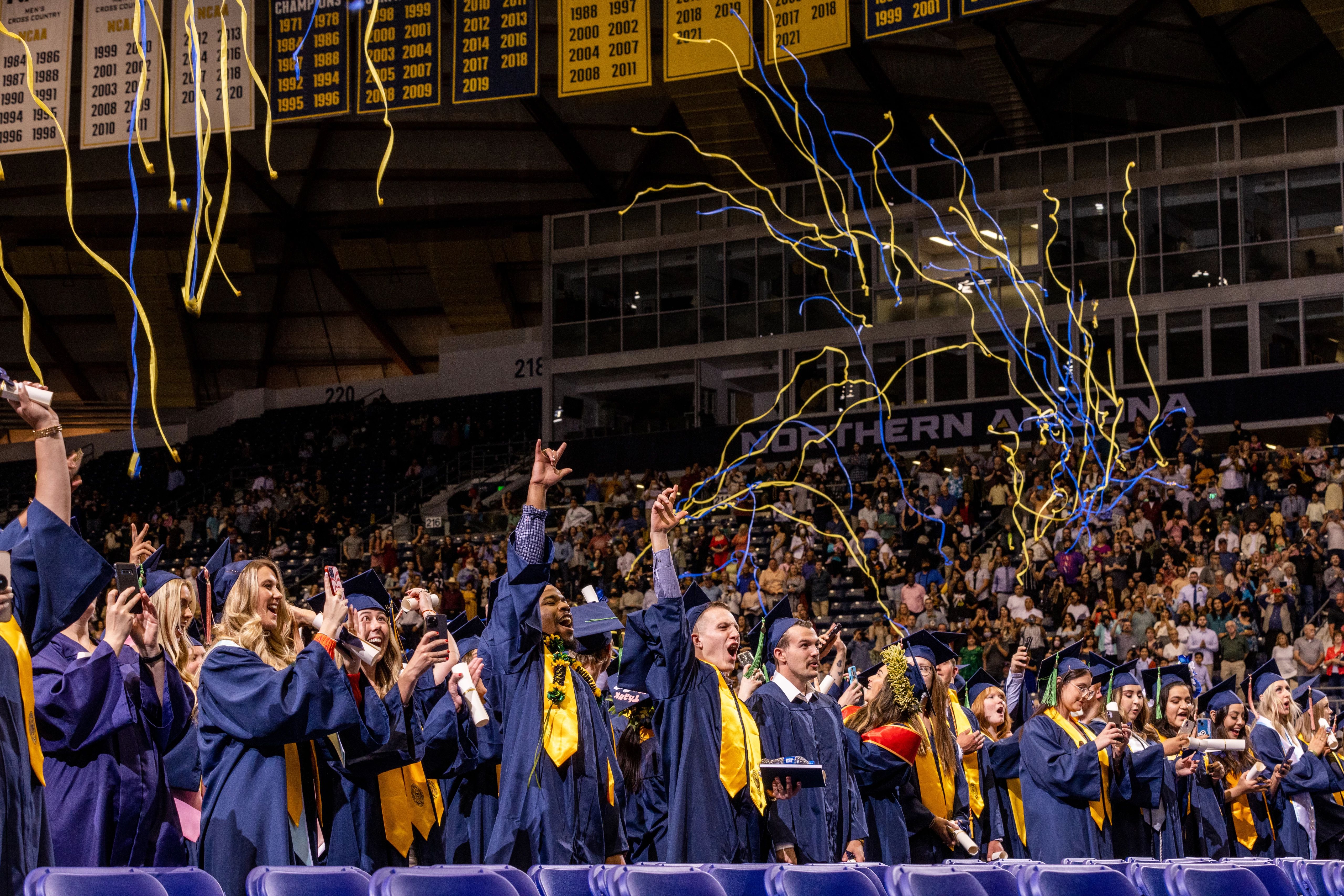 8586_commencement_20220507 (1).jpg